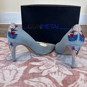 Gorgeous 3” heels - worn twice - light denim with embroidery